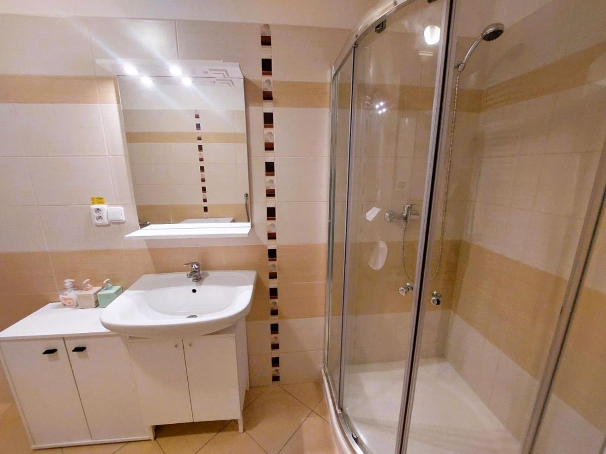 Prostorny Byt V Centru 3 Kk 80 M2 Hradec Králové Esterno foto