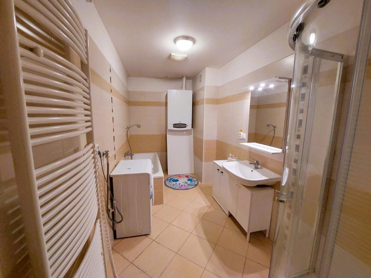 Prostorny Byt V Centru 3 Kk 80 M2 Hradec Králové Esterno foto