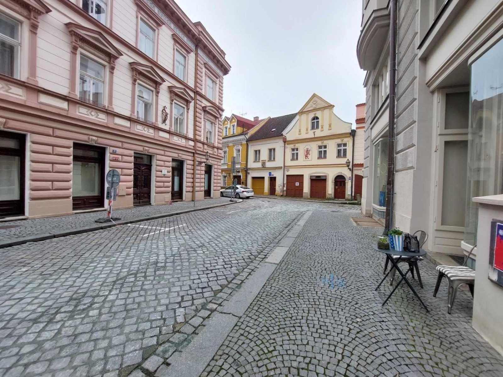 Prostorny Byt V Centru 3 Kk 80 M2 Hradec Králové Esterno foto