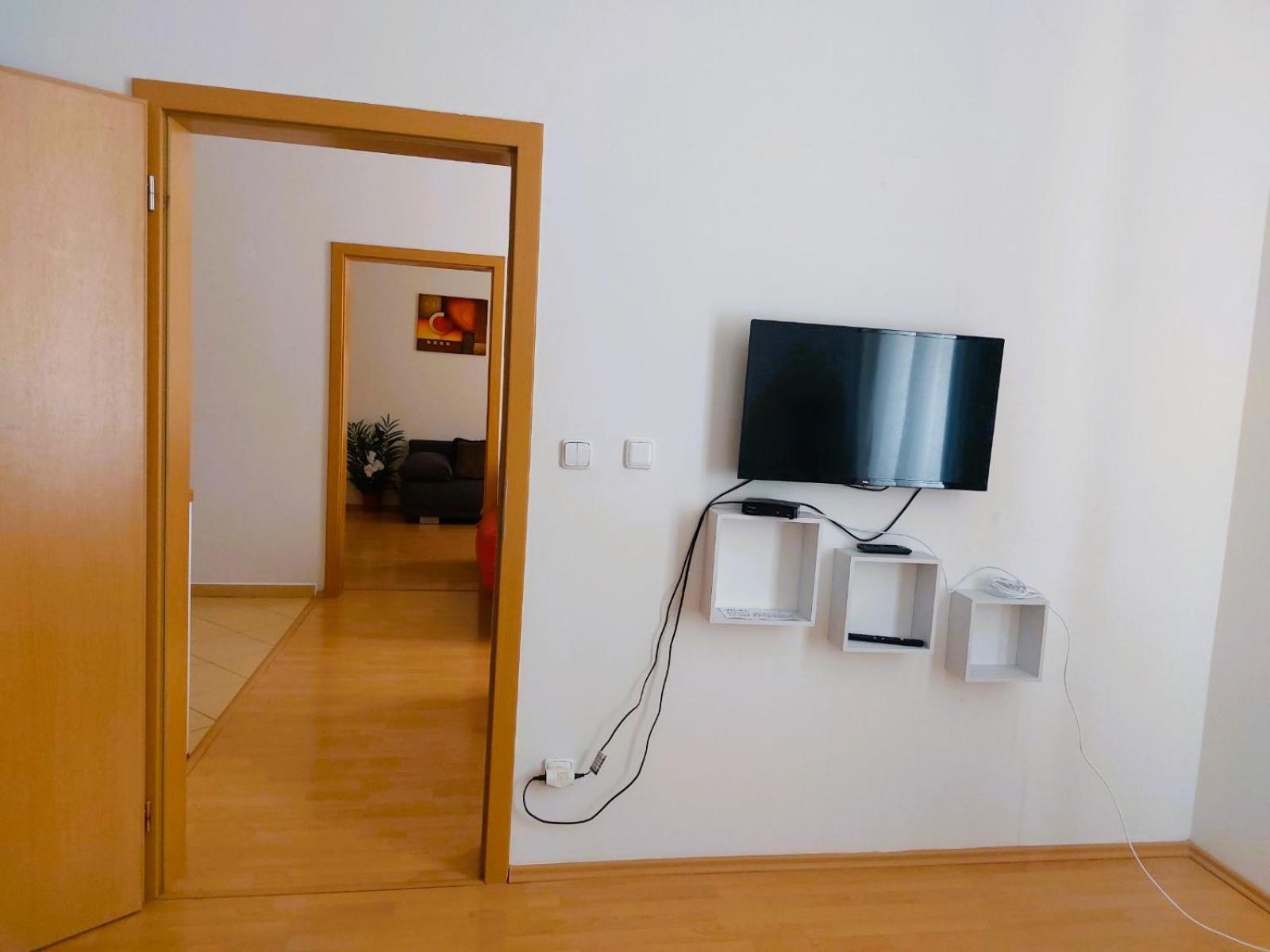 Prostorny Byt V Centru 3 Kk 80 M2 Hradec Králové Esterno foto