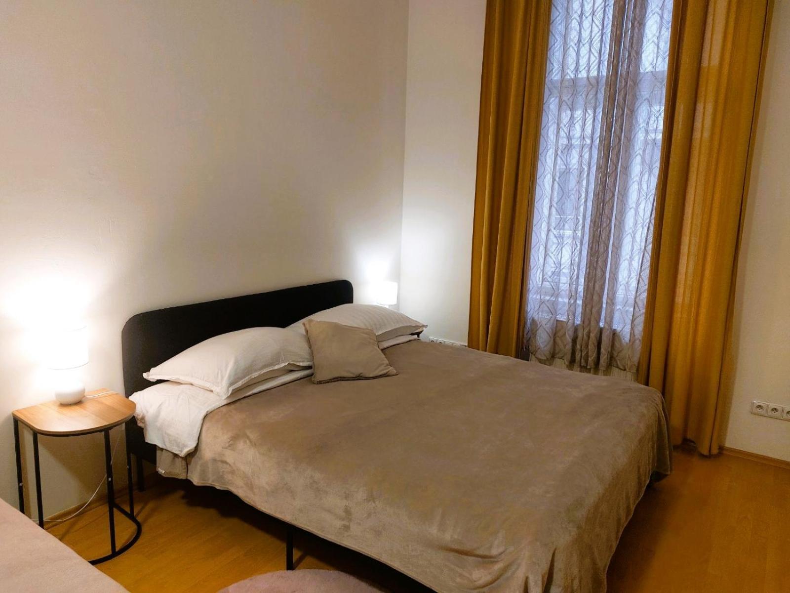 Prostorny Byt V Centru 3 Kk 80 M2 Hradec Králové Esterno foto