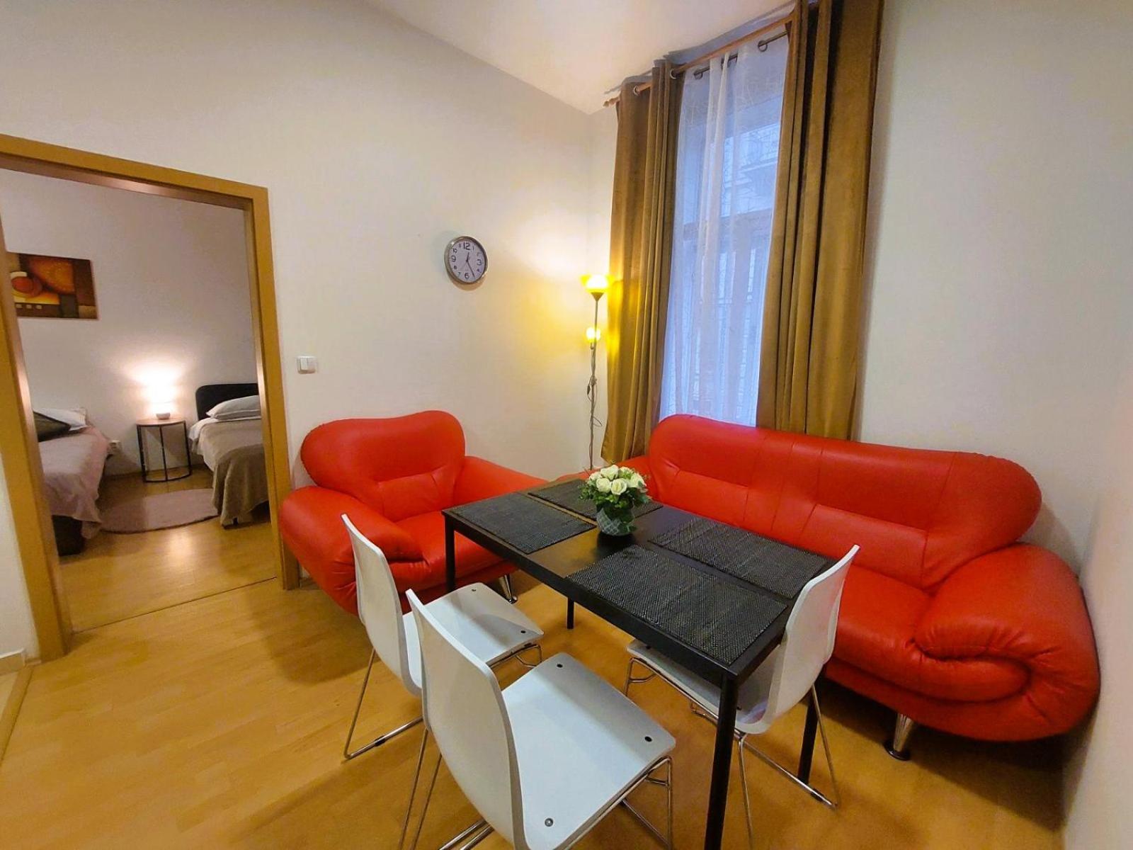 Prostorny Byt V Centru 3 Kk 80 M2 Hradec Králové Esterno foto