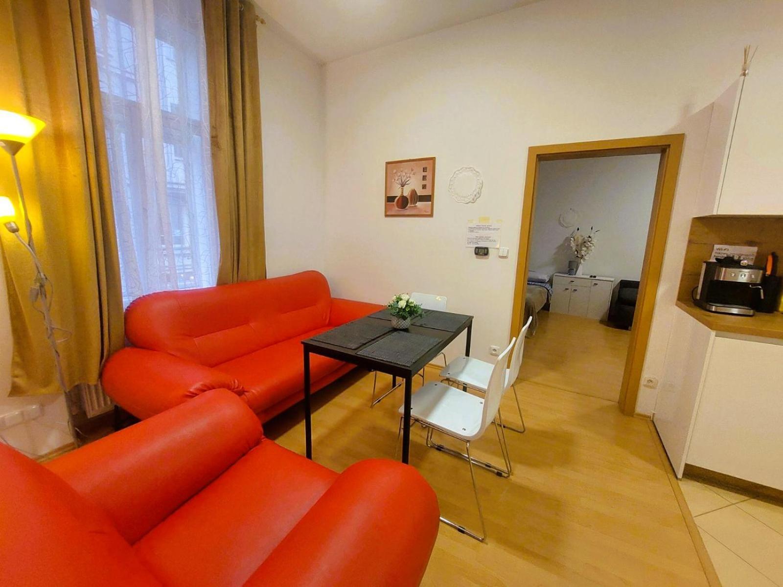 Prostorny Byt V Centru 3 Kk 80 M2 Hradec Králové Esterno foto